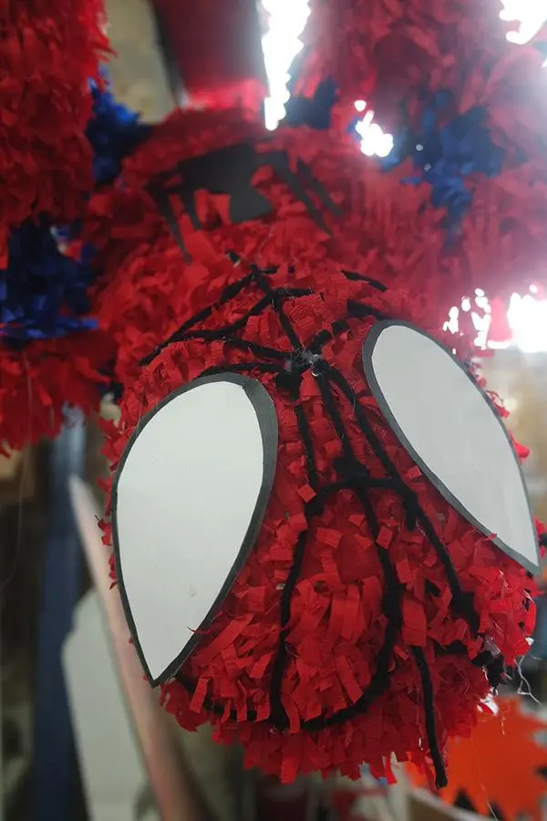 Pinata Spiderman Fabrication Artisanale 5 Pinata Spiderman Fabrication Artisanale – Image 3